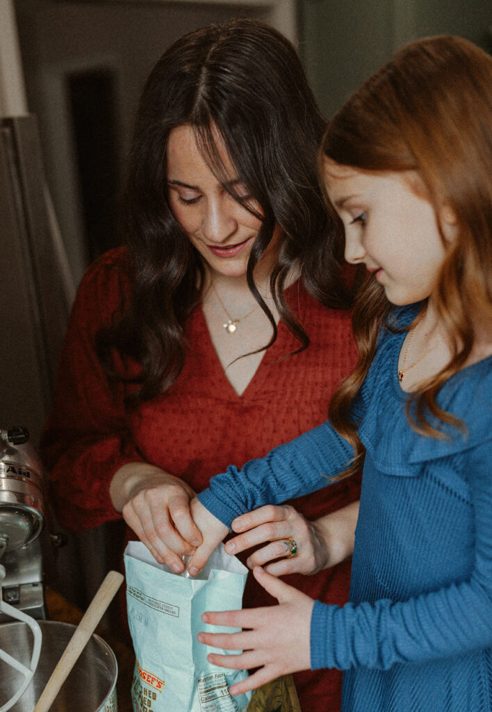 Chicago in home documentary session family baking